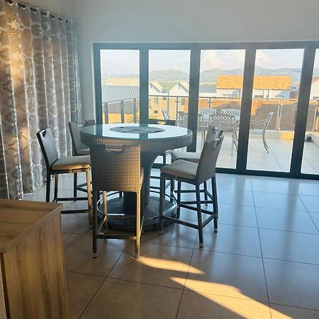 Bluewave Lifestyle Villa Hartbeespoort Bagian luar foto
