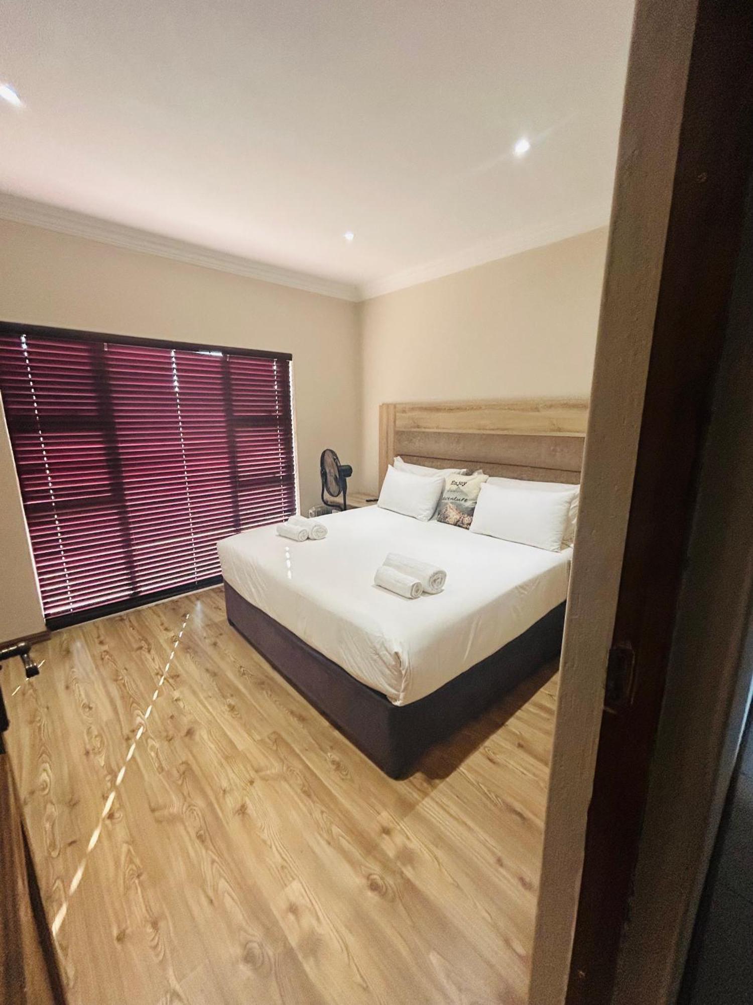 Bluewave Lifestyle Villa Hartbeespoort Bagian luar foto