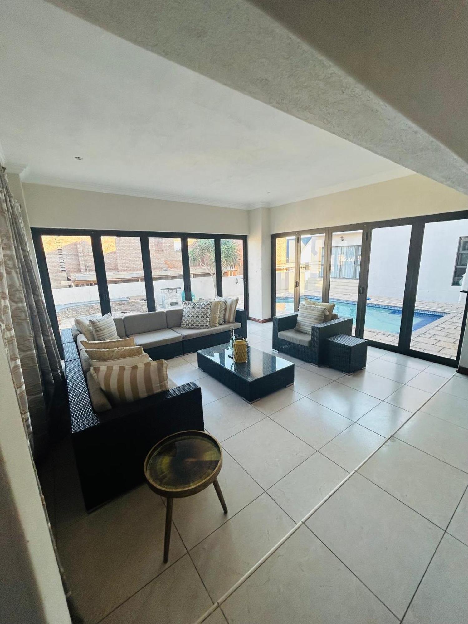 Bluewave Lifestyle Villa Hartbeespoort Bagian luar foto
