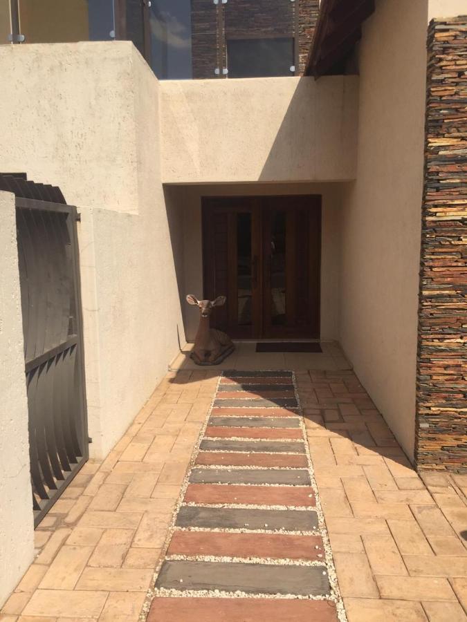 Bluewave Lifestyle Villa Hartbeespoort Bagian luar foto