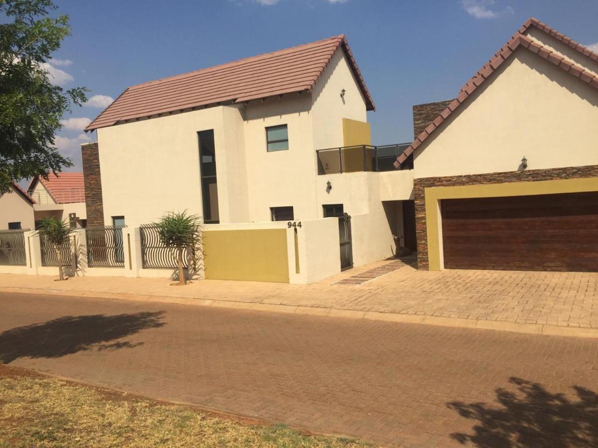 Bluewave Lifestyle Villa Hartbeespoort Bagian luar foto